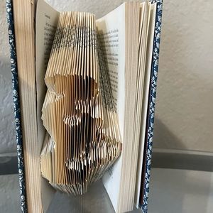 Book folding decor